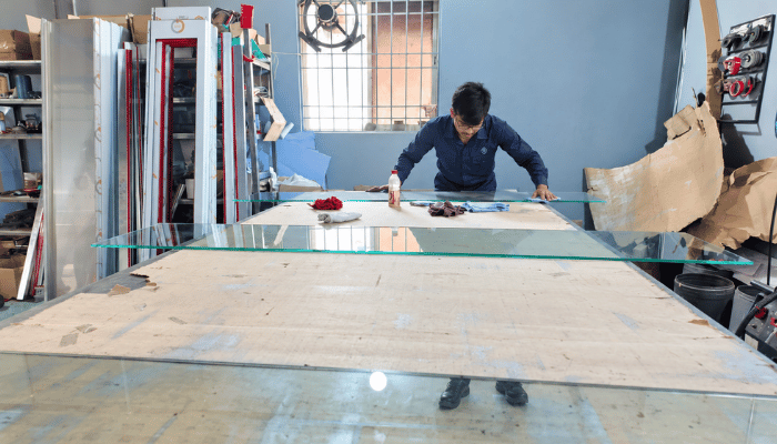 Elevator cabin glass panel preparation